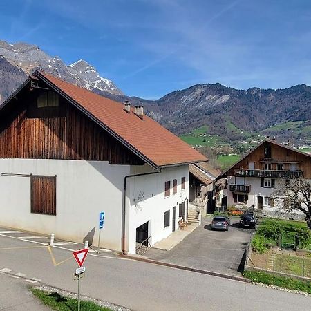 Superbe Appartement T2 Climatise, Idealement Situe Ugine Bagian luar foto