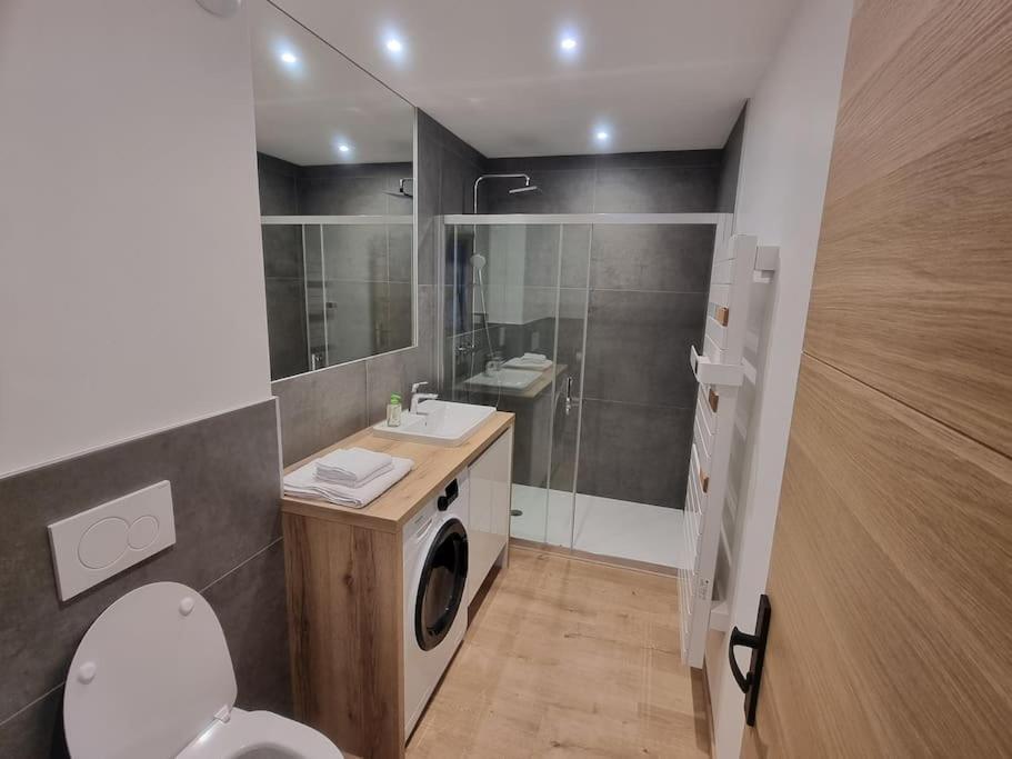 Superbe Appartement T2 Climatise, Idealement Situe Ugine Bagian luar foto