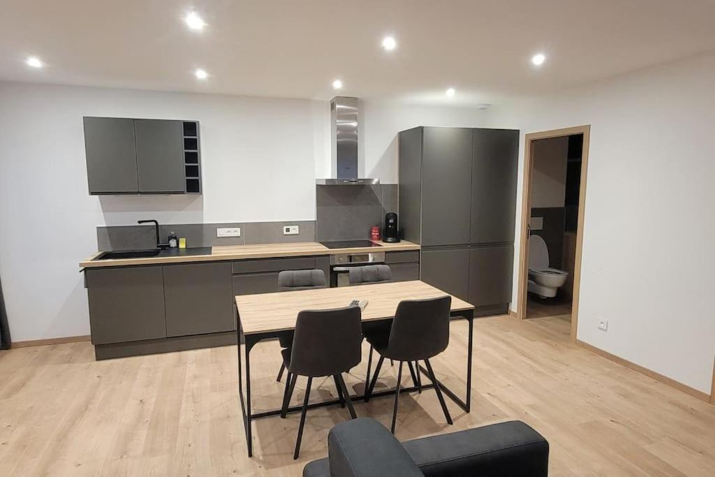 Superbe Appartement T2 Climatise, Idealement Situe Ugine Bagian luar foto